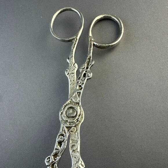 🌿 Antique Sterling Silver Pastry/Sandwich Tongs 🐚  Marked STERLING - Picture 1 of 6